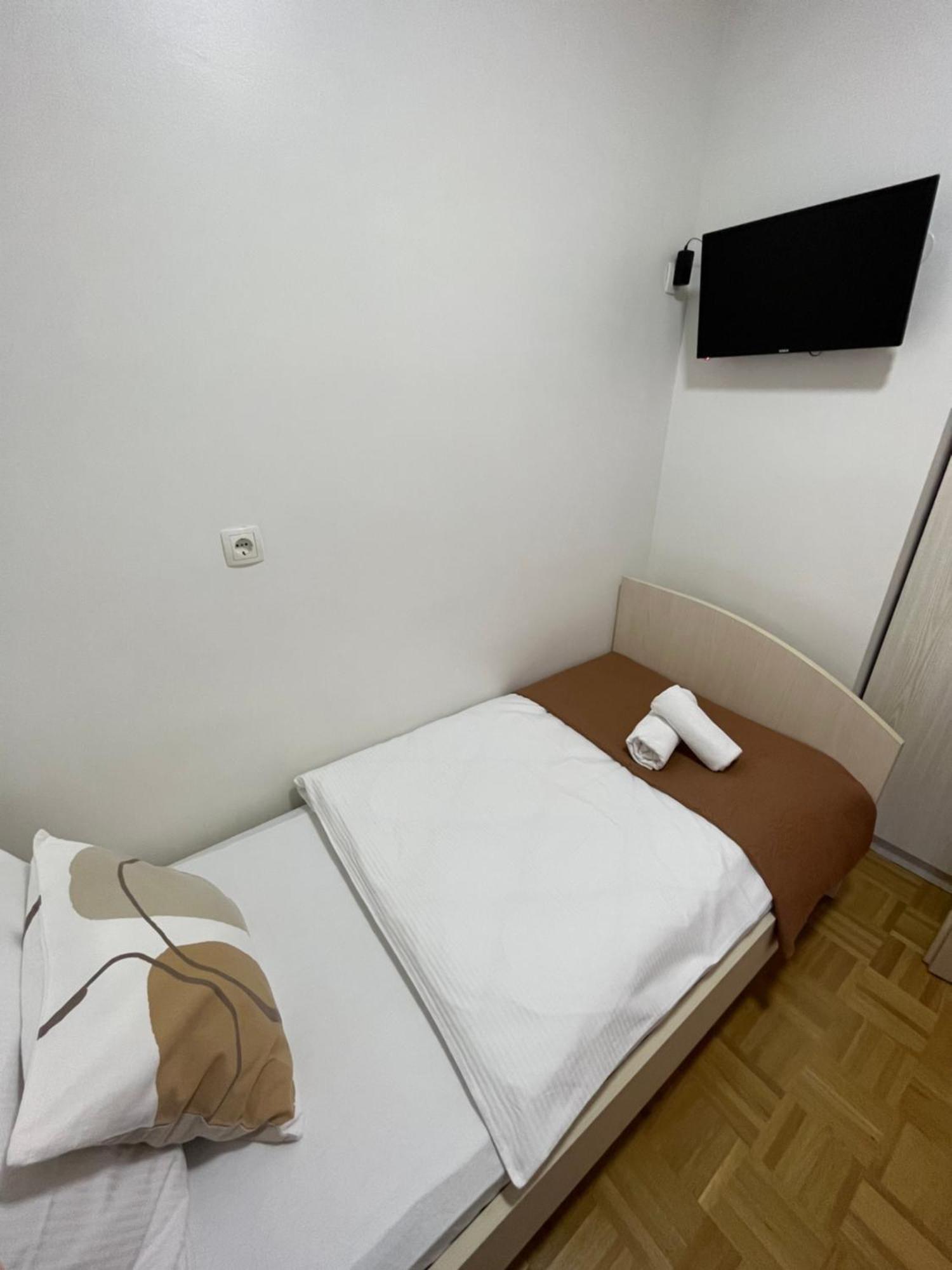 Appartement For5 à Ðakovo Extérieur photo