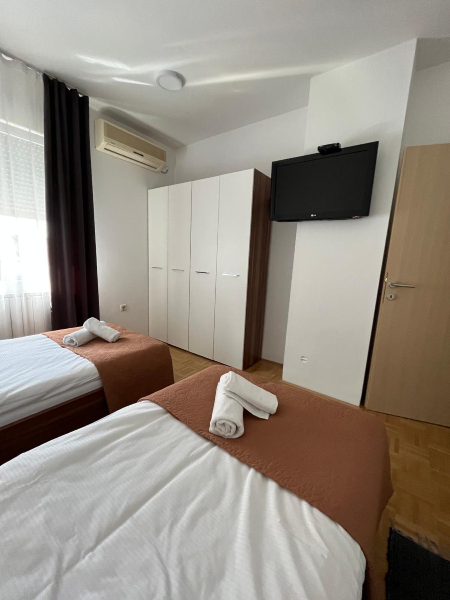 Appartement For5 à Ðakovo Extérieur photo